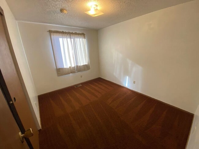 Building Photo - Cozy 3 Bedroom 1 Bath Home with Large Yard & 1 Car Attached Garage