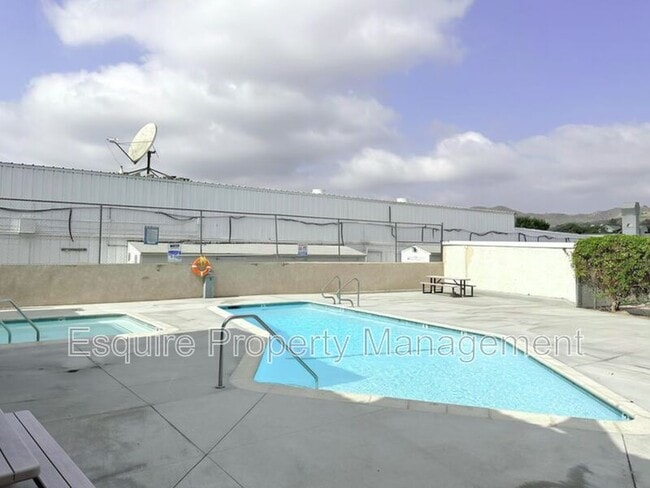 Building Photo - 122 E Ventura St