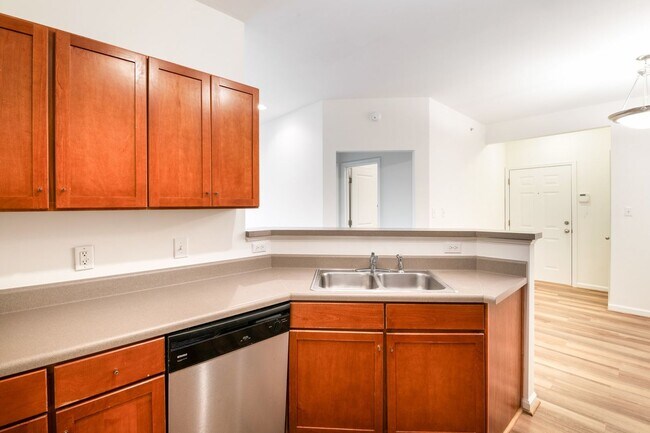 Building Photo - 1BR, 1Ba Condo in Walker Square
