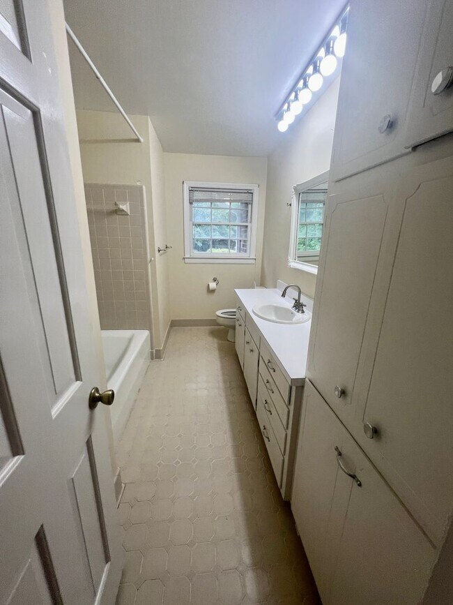 Building Photo - 4 BR, 1 car garage, Very desirable Pine Valley Community and Schools! Fenced yard! Hard wood floo...