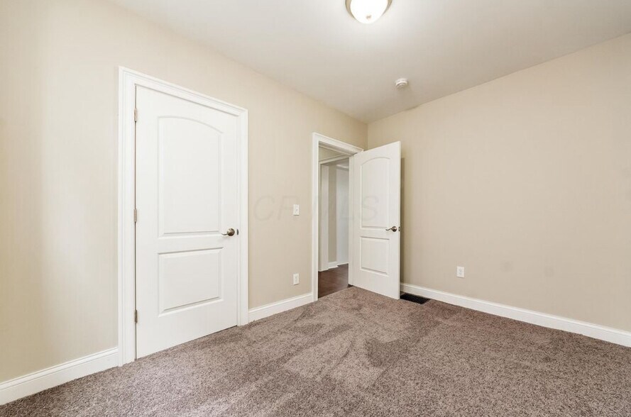 Building Photo - 770 Kelton Ave