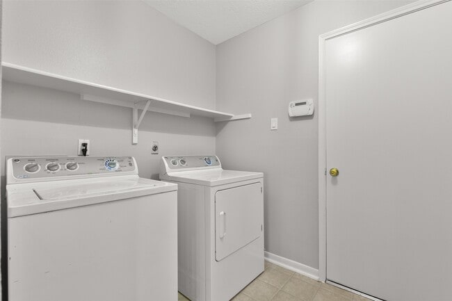Building Photo - 16010 Cedar Gully Dr
