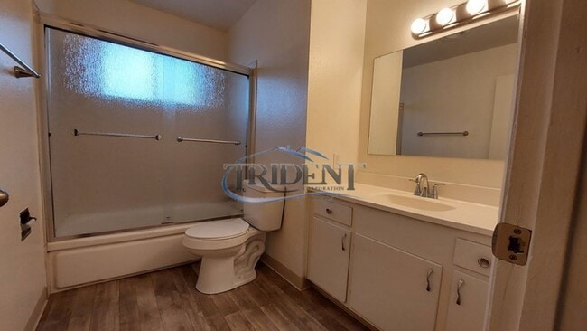 Building Photo - This is a cute updated 3 bedroom 2 bath house