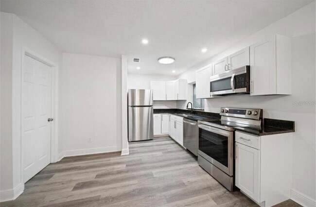 Building Photo - 7013 Salinas Ct