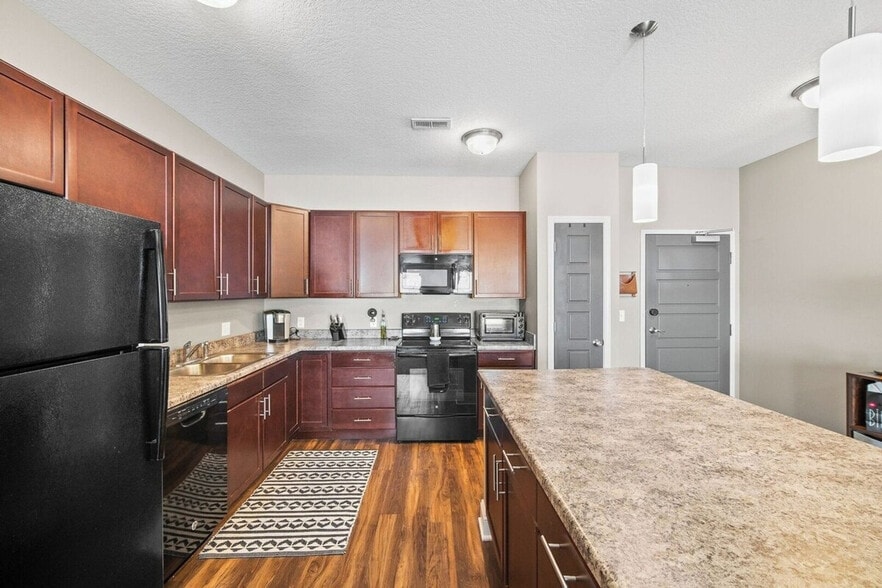 Building Photo - 8350 Cascade Ave