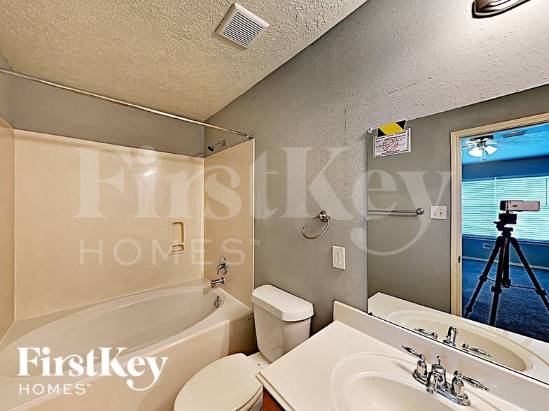 Building Photo - 20735 Dewberry Creek Ln