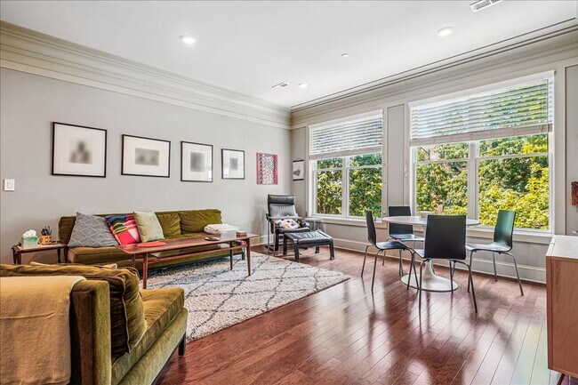 Building Photo - Great Luxury 3 Bedroom 2 Bath on H st NE!