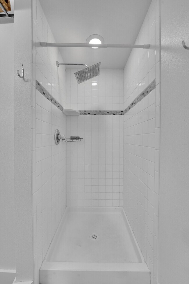 Building Photo - $1,995 - Charming 1 bed, 1 bath located in Denver with Bonus Flex Room!