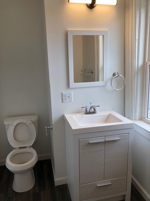 Building Photo - 2 Pike St