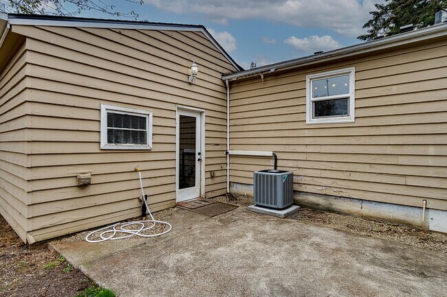 Building Photo - 7316 SE 68th Ave