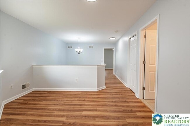Building Photo - 835 Spring White Dr