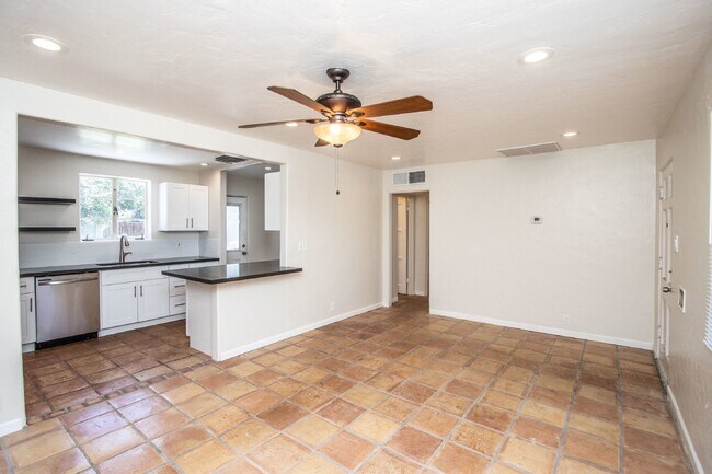 Building Photo - 3Br in historic disctric, 32nd St/Ind. Sch...