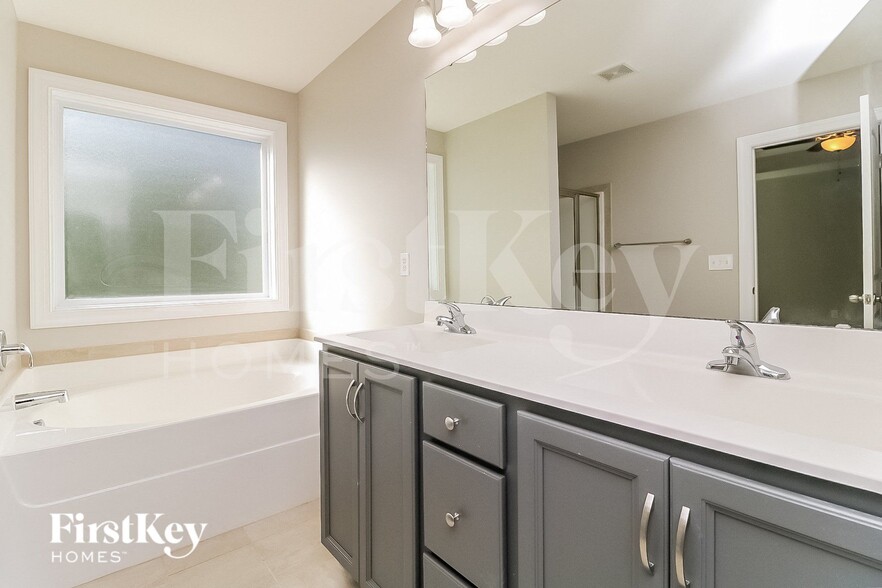 Building Photo - 157 Hawkesburg Dr