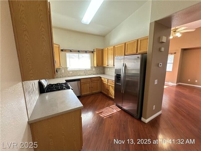 Building Photo - GORGEOUS 2nd FLOOR UNIT IN DESIRABLE GATED...