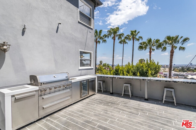 Building Photo - 1541 Selma Dr