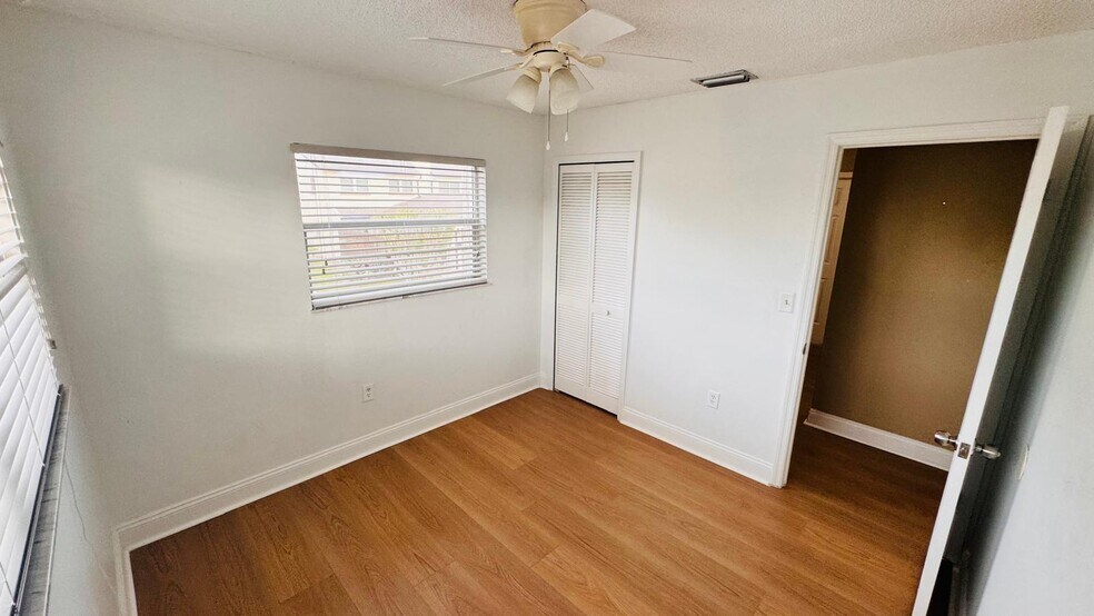 Building Photo - 600 Waverly Ln