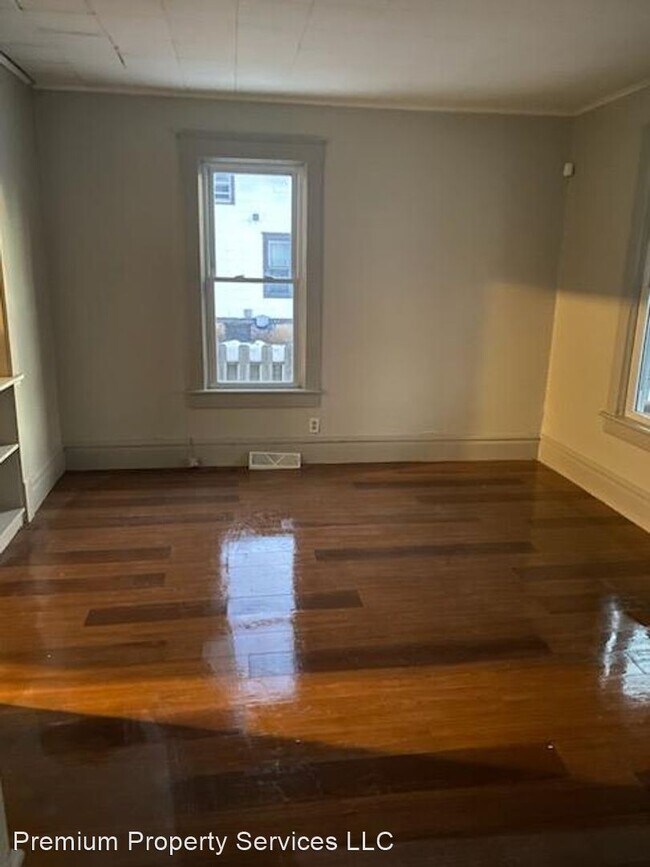 Building Photo - 3 br, 1 bath House - 1121 Oak Street