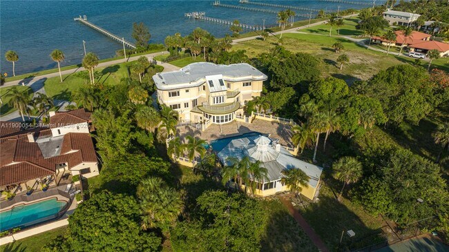 Building Photo - 2827 S Indian River Dr