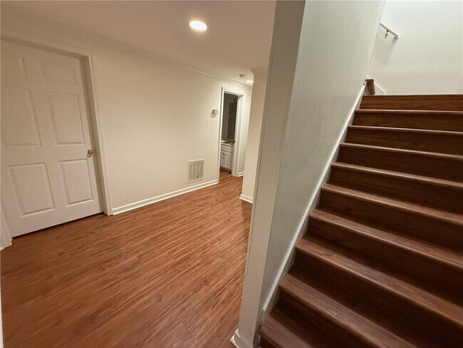 Building Photo - 305 Pilgrimage Point