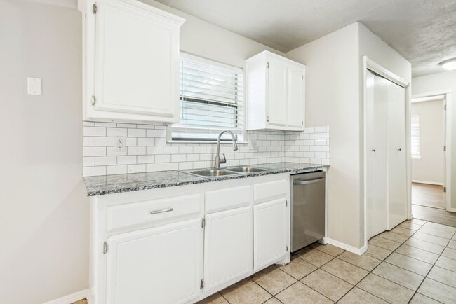 Building Photo - 12225 SW 14th St