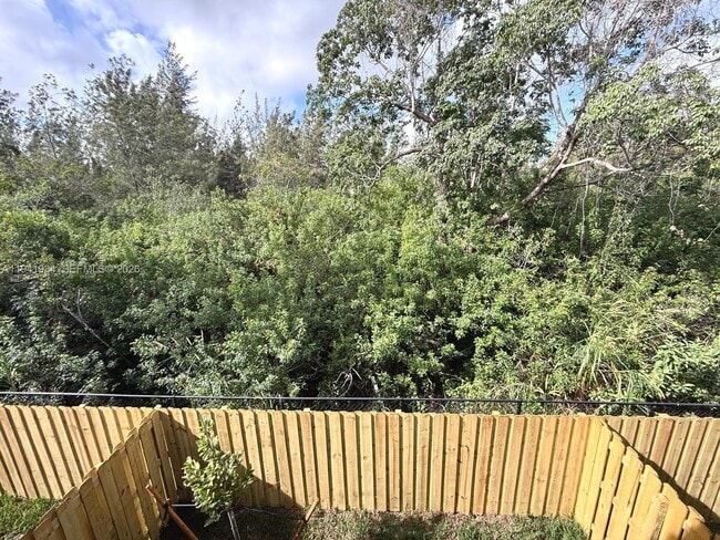 Building Photo - 234 SE 10th St