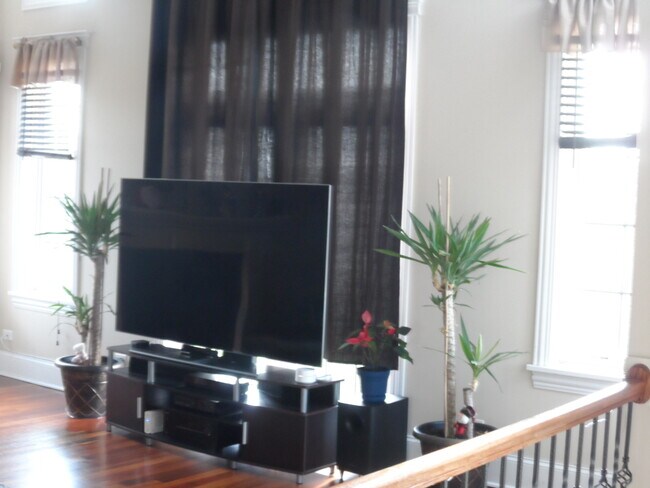 Building Photo - 3543 N Narragansett Ave