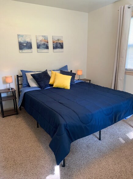 Building Photo - 2021 S Harris Ave