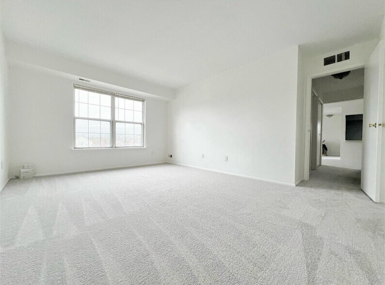 master bed - 2302 Society Pl