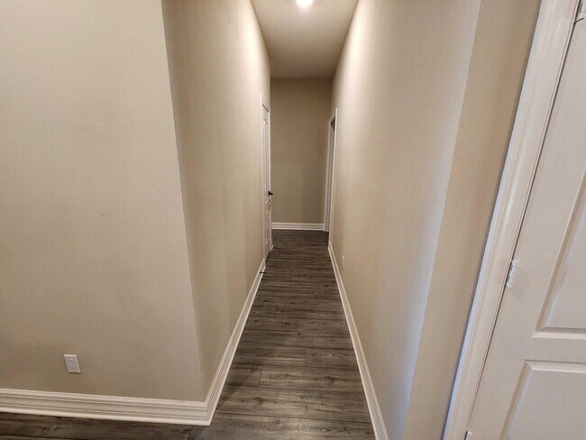 Building Photo - 1817 Party Pl