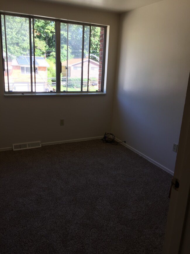 3rd Floor Bedroom - 851 Lindenwood Dr