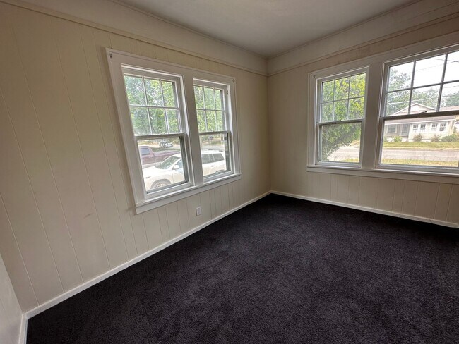 Building Photo - 1041 Cassopolis St