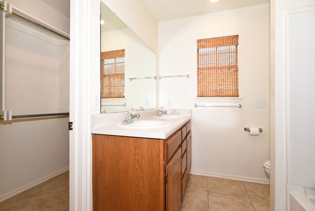 Building Photo - Welcome to your new home in Jenks!