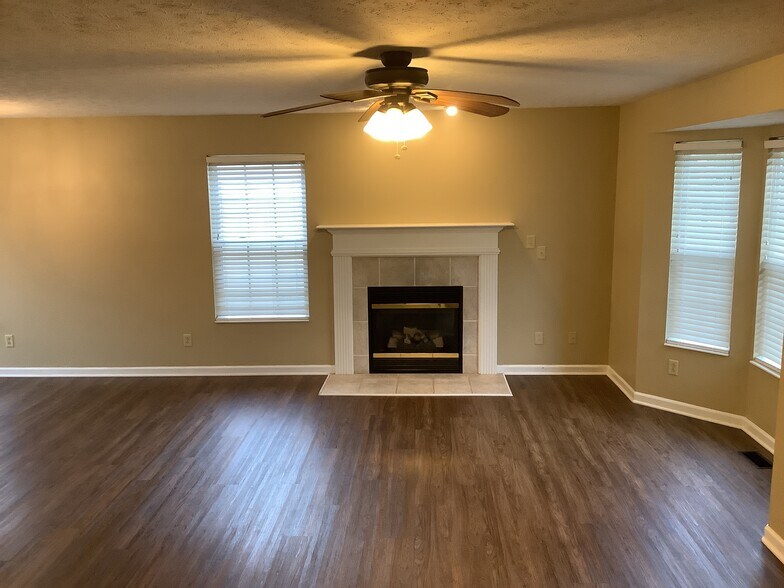 Building Photo - 6493 Lorinda Dr