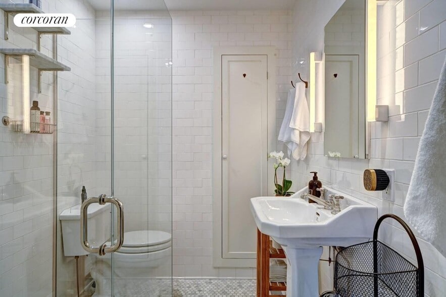 Building Photo - 95 Fordham Rd