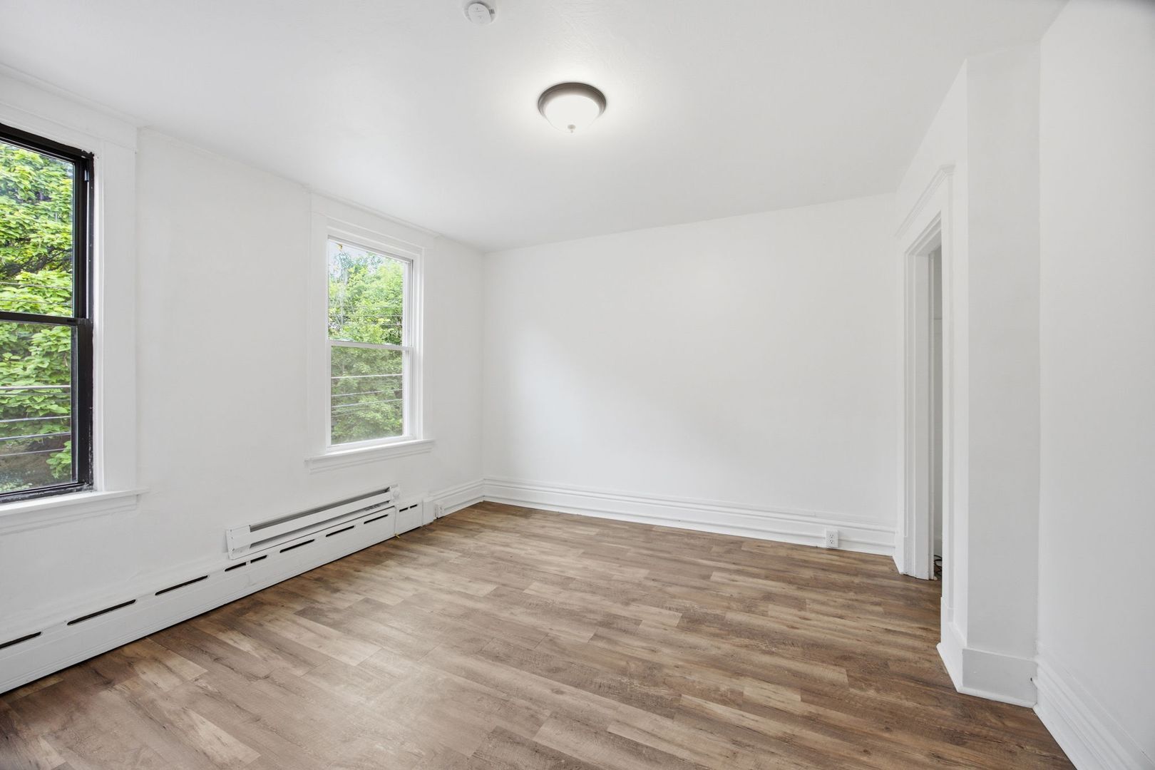 Building Photo - 225 Luray St