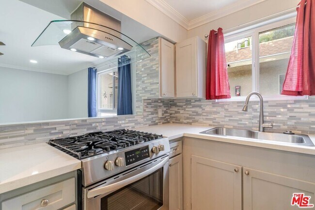 Building Photo - 10900 Blix St