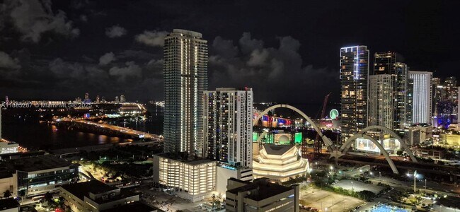 Building Photo - 1600 NE 1st Ave