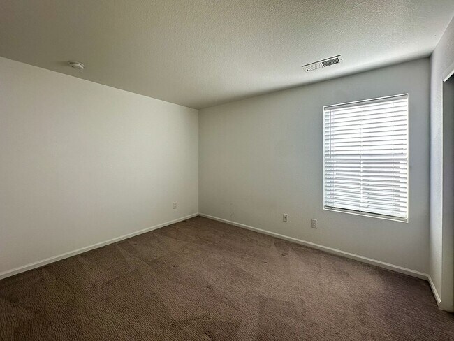 Building Photo - Senderos Creek 3bd paired home