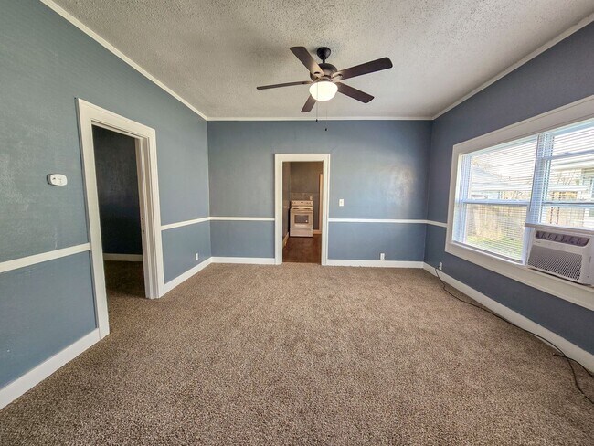 Building Photo - 3 Bed home in Shawnee!