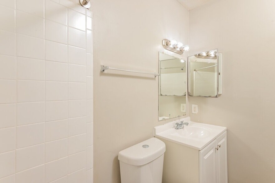 Building Photo - 417 Northdale Ct