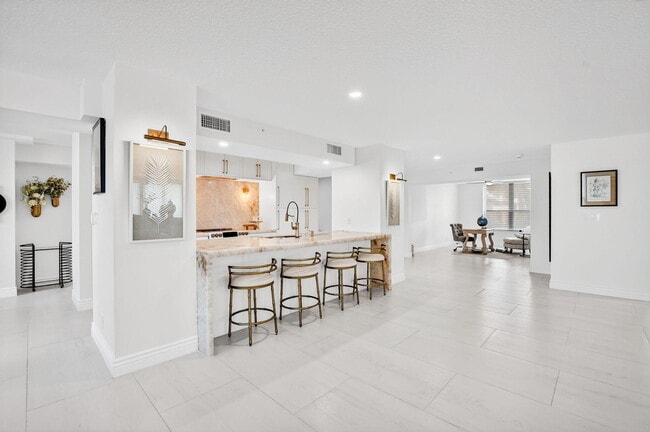 Building Photo - 7233 Promenade Dr