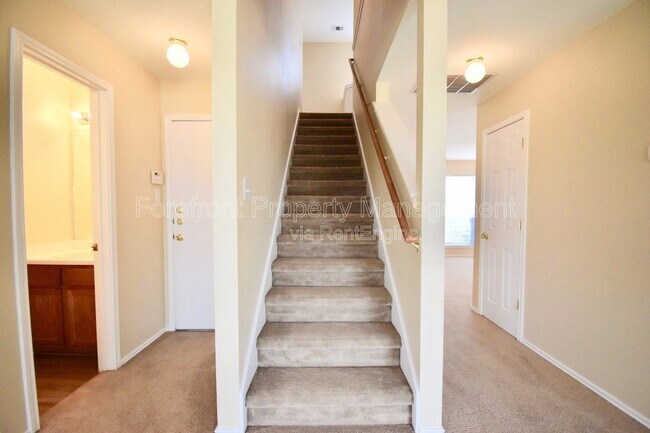 Building Photo - 10527 Cub Haven