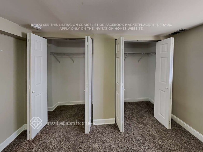 Building Photo - 2332 Leyden Ave