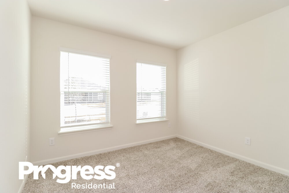 Building Photo - 1313 Woodwinds Dr