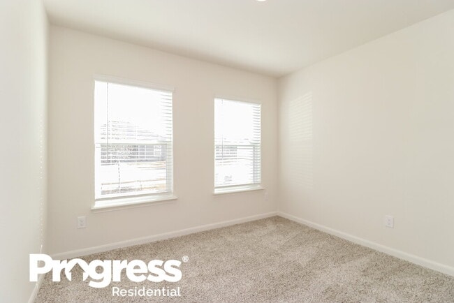 Building Photo - 1313 Woodwinds Dr