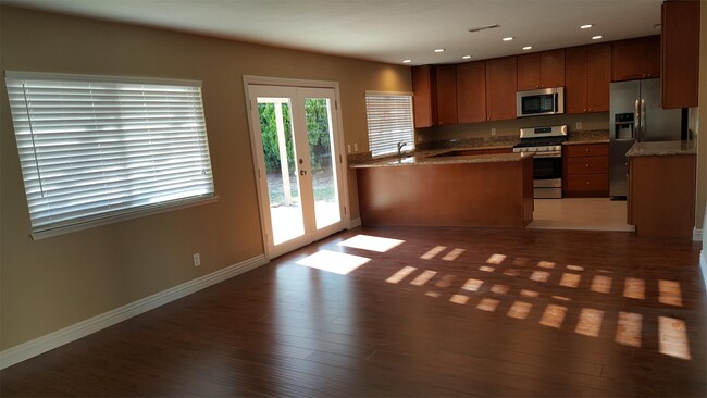Building Photo - 2131 El Rancho Dr