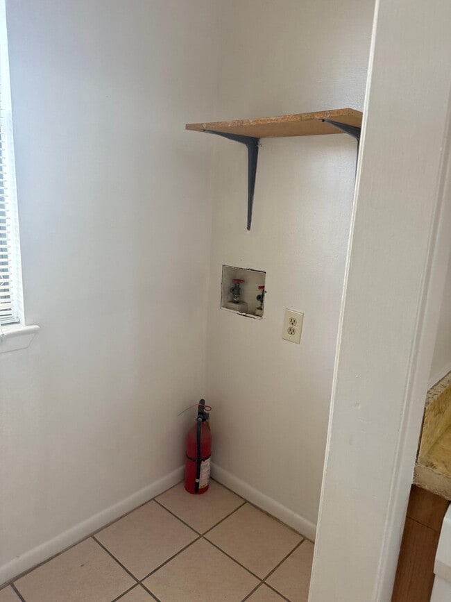 Building Photo - 113 Classic Ct