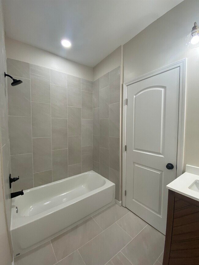 Building Photo - 797 N Merton St