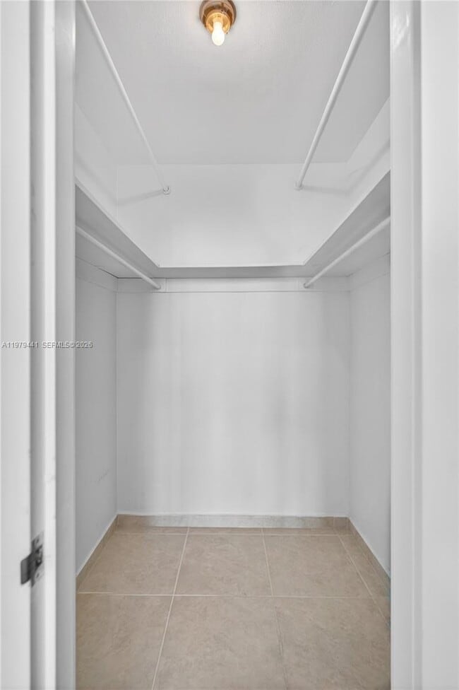 Building Photo - 1000 West Ave