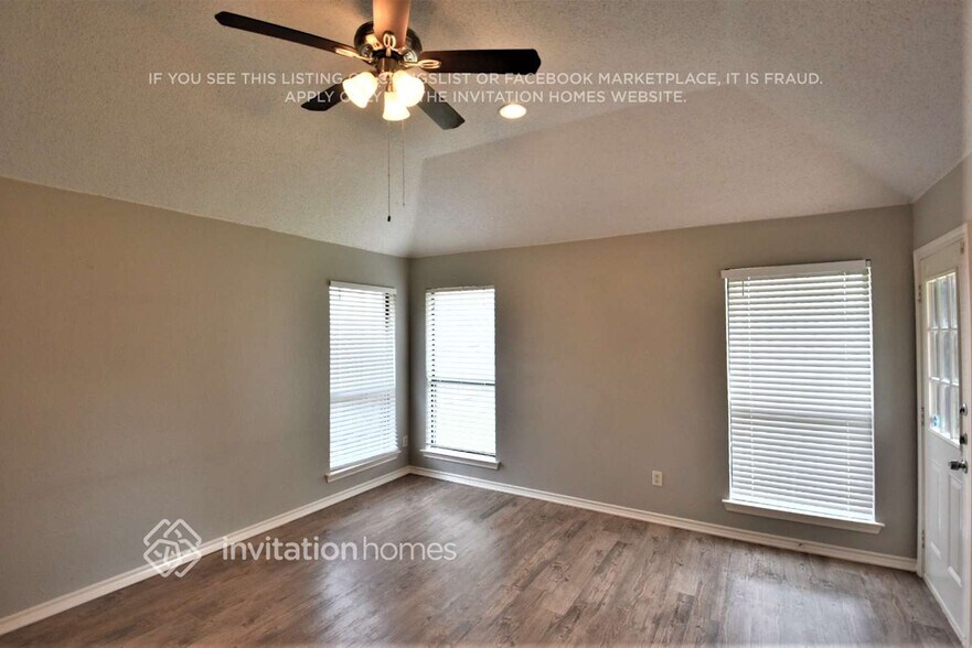 Building Photo - 1117 Park Glen